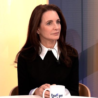 Kristin Davis pede mais empatia com o Sudão