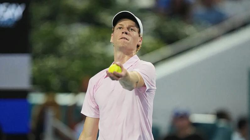 Sinner vence Alcaraz em Monte Carlo e retorna ao topo do ranking