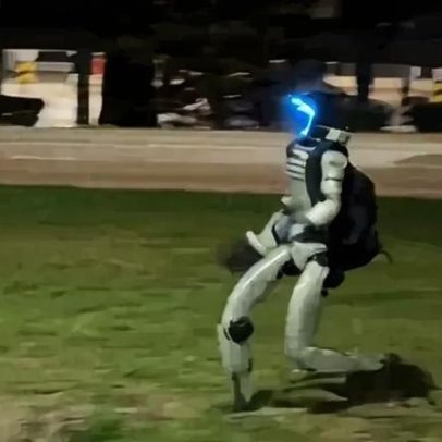 Vídeo mostra robô humanoide perseguindo javalis em Varsóvia