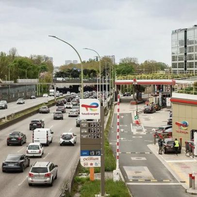 Trabalhadores da construção bloqueiam estradas na França por altos preços do combustível
