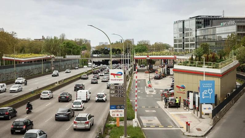 Trabalhadores da construção bloqueiam estradas na França por altos preços do combustível