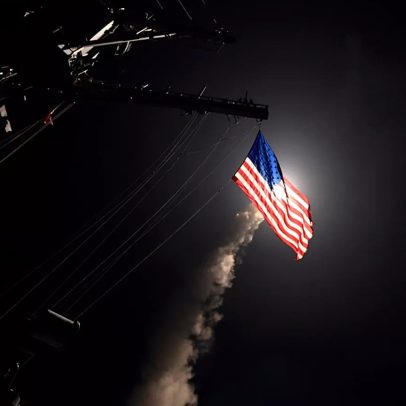 Bloqueio dos portos iranianos pelos EUA entra em vigor; Trump ameaça navios de ataque