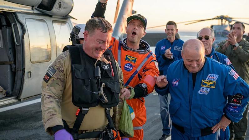 Vídeo mostra cápsula Artemis II após pouso no Pacífico