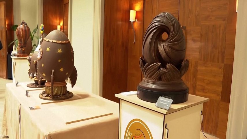 Bélgica transforma chocolate de Páscoa em escultura gigante comestível
