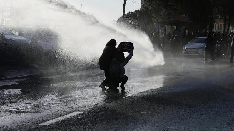 Vídeo mostra polícia dispersando protesto em Jerusalém contra lei de pena de morte