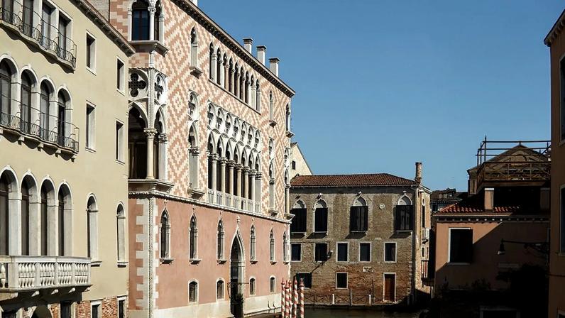 The Orient Express Venezia is set inside the restored 15th-century Palazzo Donà Giovannelli