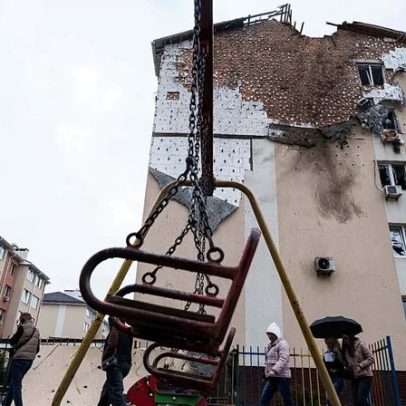 Oito mortos em ataque russo, Kyiv pronto para cessar-fogo na Páscoa