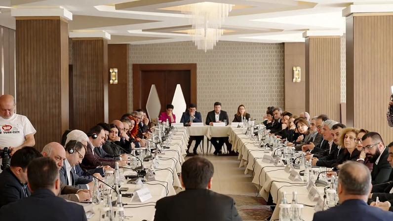 Sociedades civis da Armênia e Azerbaijão discutem planos de paz