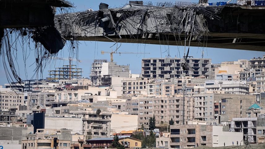 Irã abala-se após ataque à ponte B1; Trump ameaça novos ataques