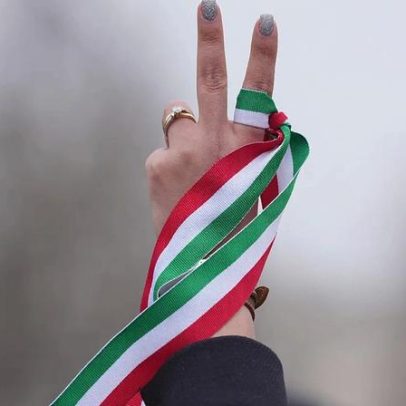Cinco jovens vão a julgamento na Suécia por ataque a dissidente iraniano