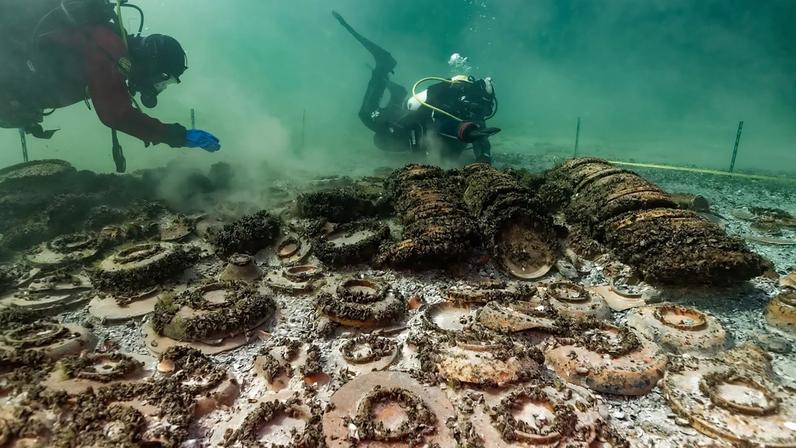 Arqueólogos recuperam 1000 objetos romanos de lago na Suíça