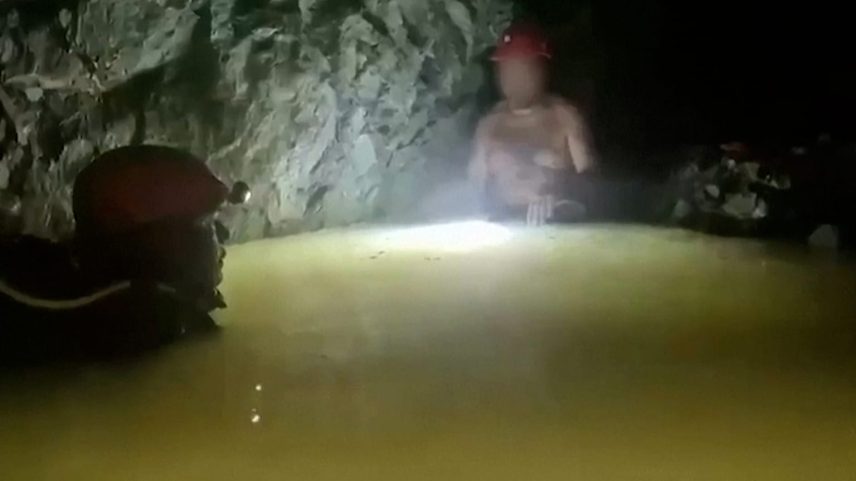 Mineiro é resgatado com vida após 14 dias preso no subsolo no México