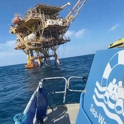 Sea-Watch resgata 44 migrantes de plataforma abandonada no Mediterrâneo