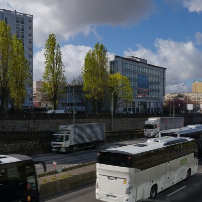 Caminhoneiros protestam perto de Paris contra a alta de combustíveis