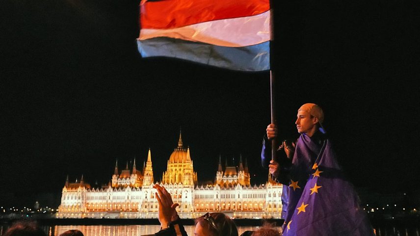 UE acelera negociações em Budapeste para desbloquear fundos congelados