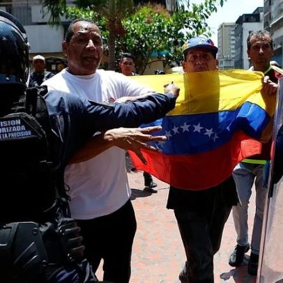 Polícia venezuelana usa gás lacrimogênio contra manifestantes por melhores salários