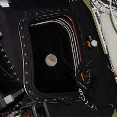 Equipe de Artemis II retorna à Terra após recorde histórico de passagem lunar