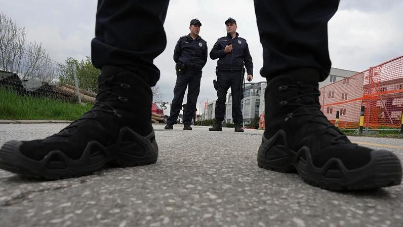 Sérvia procura suspeito por sabotagem de oleoduto enquanto Vance visita Hungria