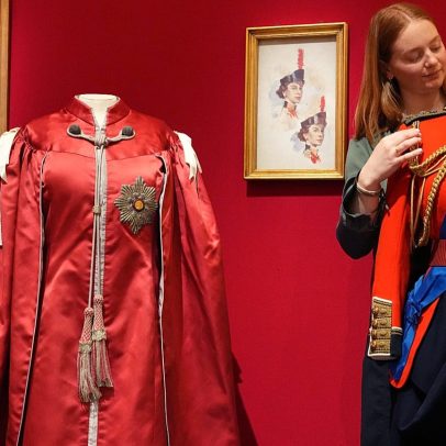 Reino Unido celebra o estilo da rainha Elizabeth II