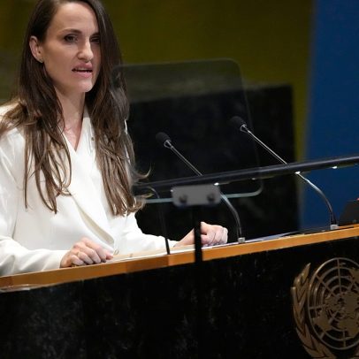 Ministro romeno de Exteriores em Kyiv no aniversário de Bucha