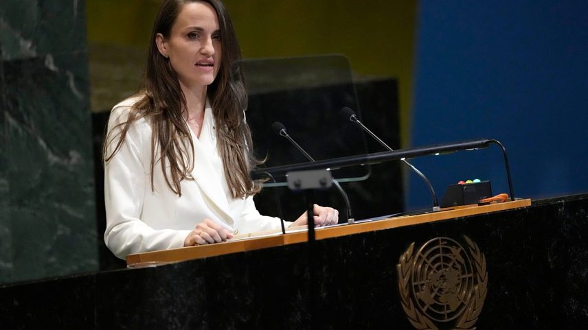 Ministro romeno de Exteriores em Kyiv no aniversário de Bucha