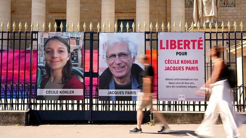 Detidos por anos no Irã, Cécile Kohler e Jacques Paris seguem para a França