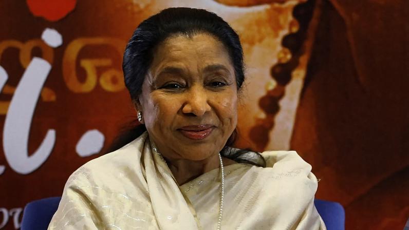 Asha Bhosle, icônica cantora de Bollywood, morre aos 92 anos