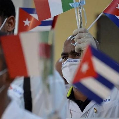 Cuba acusa EUA de pressionar a América Latina a cancelar acordos médicos