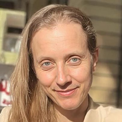 Milícia iraquiana apoiada pelo Irã diz libertará jornalista Shelly Kittleson