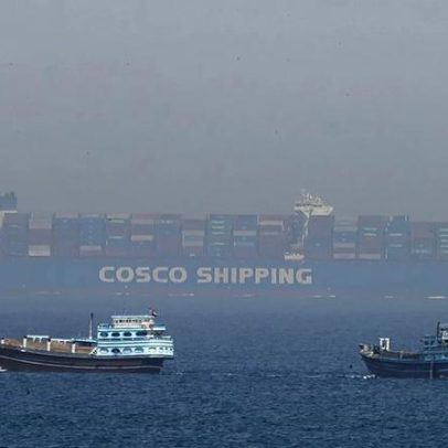 Confusão marca reabertura em Hormuz; Irã impõe novas condições de passagem