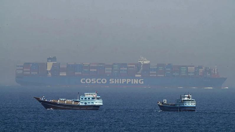 Confusão marca reabertura em Hormuz; Irã impõe novas condições de passagem