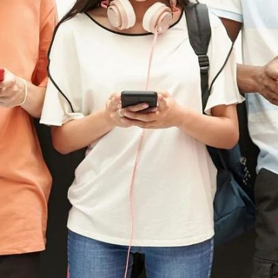 França avança em banir redes sociais para menores de 15 anos; detalhes dividem