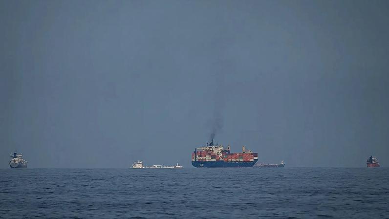 Irã fecha Estreito de Hormuz após ataques de Israel ao Líbano, diz mídia estatal