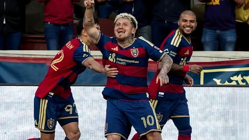 Diego Luna fortalece caso para vaga de EUA na Copa do Mundo