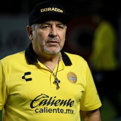 Filha de Maradona acusa equipe médica de manipulação do pai