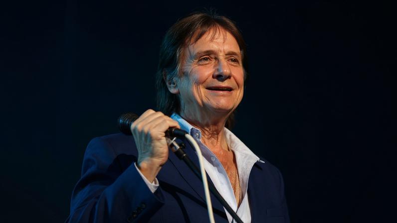 Roberto Carlos em show no projeto Emoções em Alto Mar