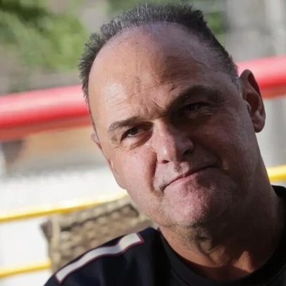 Oscar Schmidt passa mal e recebe atendimento médico