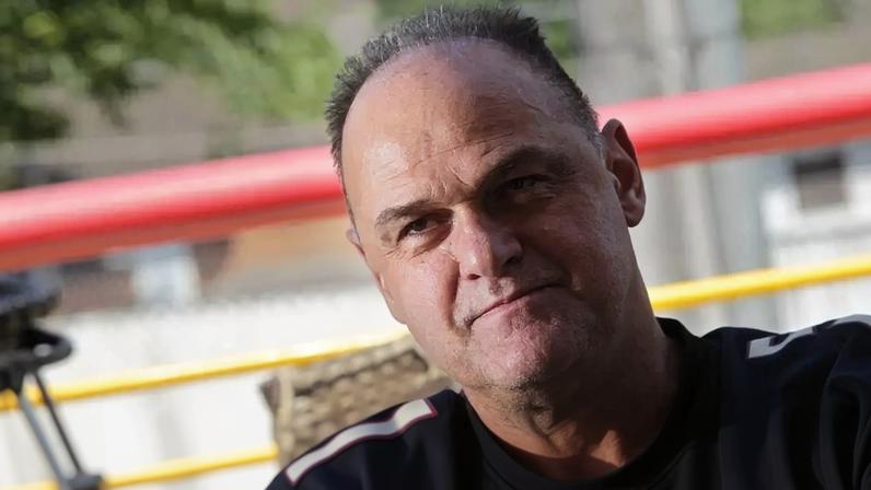 Lenda do basquete, Oscar Schmidt teve mal-estar e precisou de atendimento médico