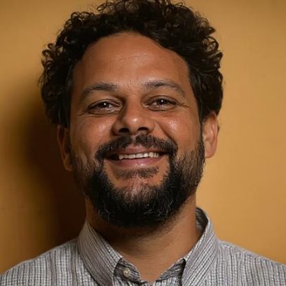 Novo single de Marcos Almeida convida o ouvinte a resgatar a infância