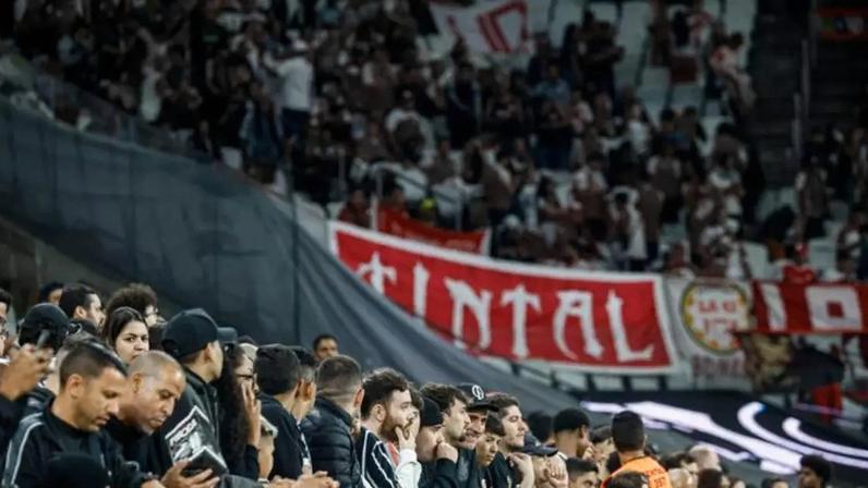 Torcida durante partida entre Corinthians e Independente Santa Fé (COL) válido pela fase de grupos da Copa CONMEBOL Libertadores