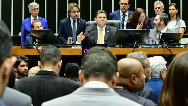 Plenário da Câmara dos Deputados durante sessão conjunta do Congresso