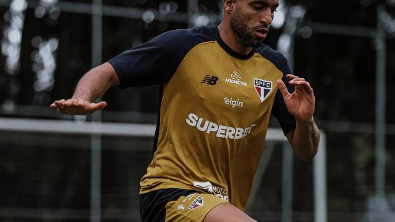 São Paulo adia conversas por renovação de contrato com Lucas –