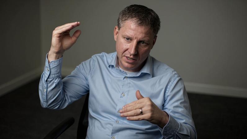 Retrato de John Rodgerson, presidente da Azul Linhas Aéreas, em entrevista à Folha