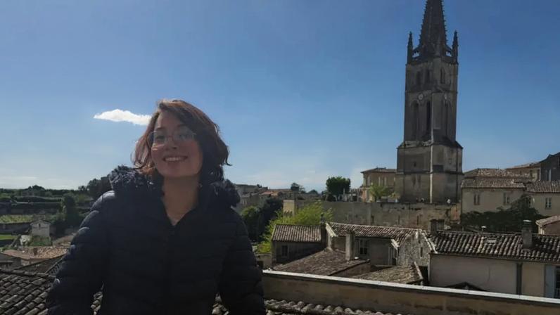 Conheça a história de Julia Leguiza, a estudante cearense de 17 anos que conquistou a medalha de ouro na olimpíada internacional