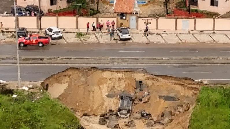 Cratera em Aquiraz, na Grande Fortaleza.
