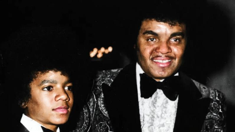Michael Jackson com o pai, Joe, em 1973