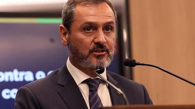 O diretor-geral da PF, Andrei Rodrigues, retirou as credenciais de servidor dos EUA