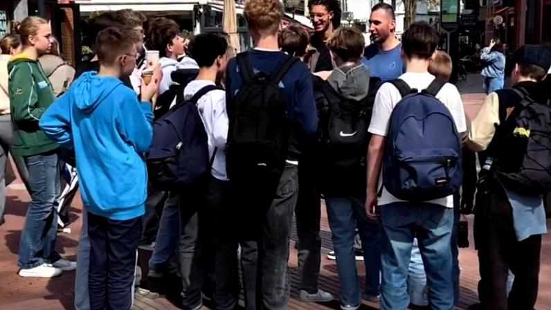 Jovens relatam cura após aceitação de Jesus em evangelismo de rua na Holanda