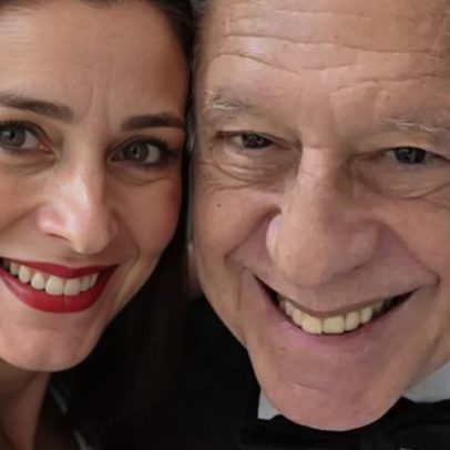 Alexandra Martins publica fotos com Antonio Fagundes e se declara