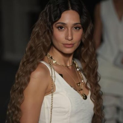 Camila Pitanga abre desfile da Aluf Rio Fashion Week com coleção sobre o tempo